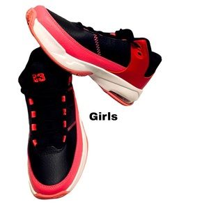 Jordan Max Aura Size 5 Girls  - Pink & Black